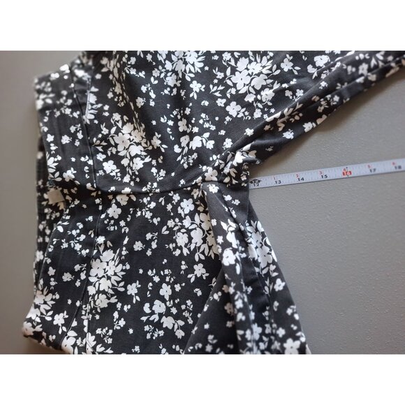 Croft & Barrow Floral Print Capri Pants Womens Size 6 Regular Black & White - Picture 8 of 8